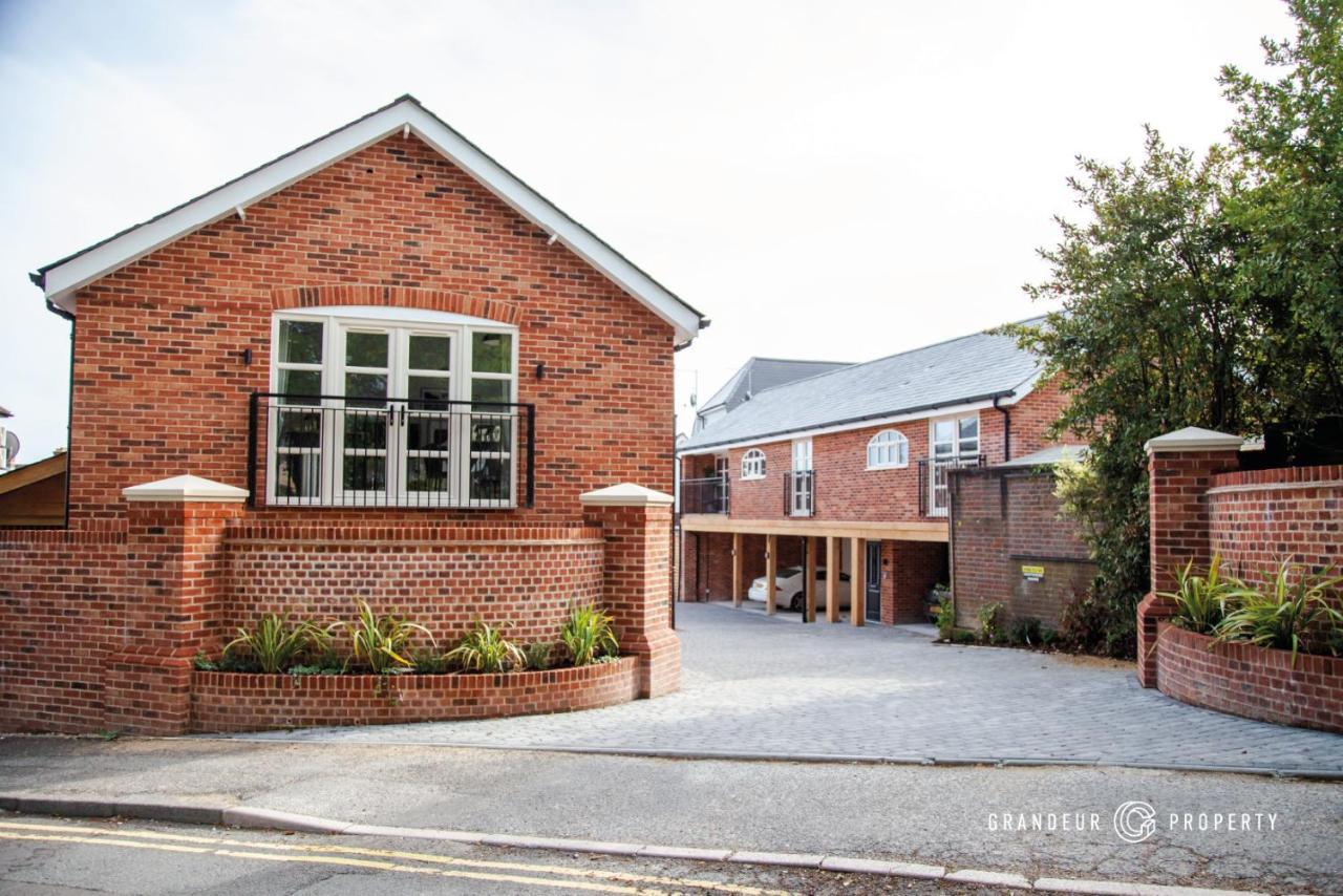 The Gatehouse By Grandeur Property Poole Exterior photo